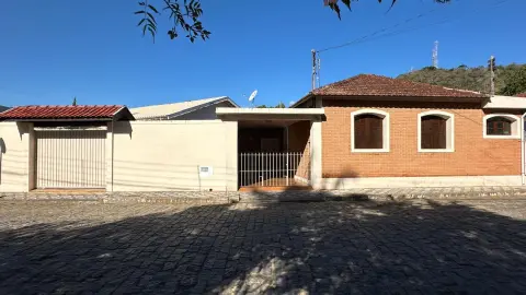 Casa à vendo no centro - conforto, praticidade e excelente localização!