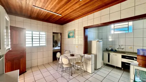 Casa à vendo no centro - conforto, praticidade e excelente localização!