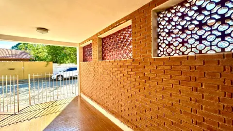 Casa à vendo no centro - conforto, praticidade e excelente localização!