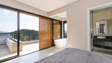 Residência de Alto Padrão em Condomínio Exclusivo – Santo Antônio do Pinhal