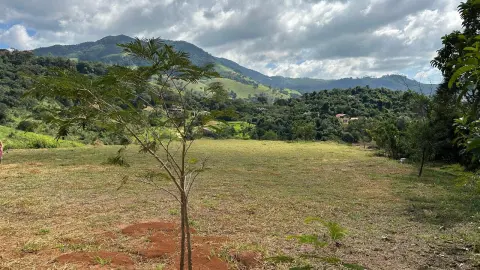 Chácara à venda – Conforto, natureza e privacidade em um só lugar