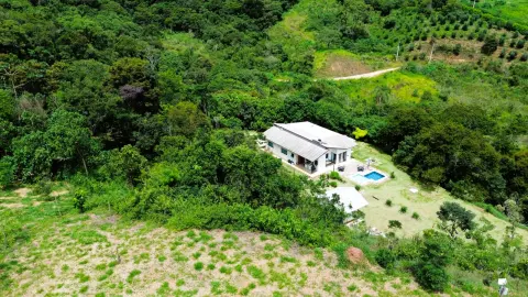 Chácara à venda – Conforto, natureza e privacidade em um só lugar