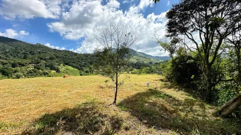 Chácara à venda – Conforto, natureza e privacidade em um só lugar