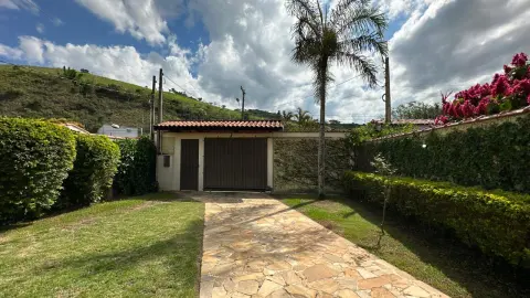 Sobrado à venda no Centro de São Bento do Sapucaí