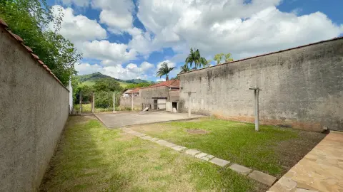 Sobrado à venda no Centro de São Bento do Sapucaí