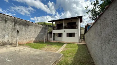 Sobrado à venda no Centro de São Bento do Sapucaí