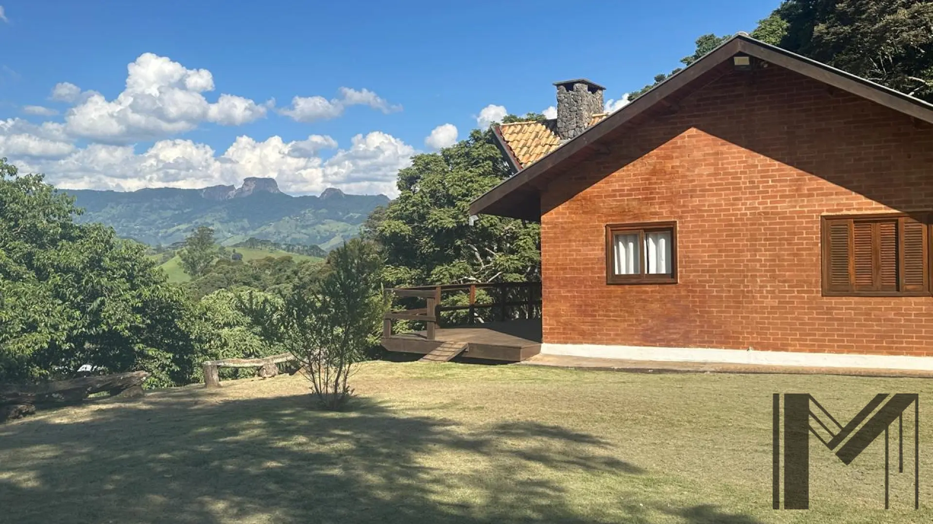 Chácara à Venda em Gonçalves – Vista privilegiada para a Pedra do Baú