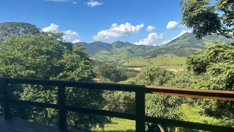 Chácara à Venda em Gonçalves – Vista privilegiada para a Pedra do Baú