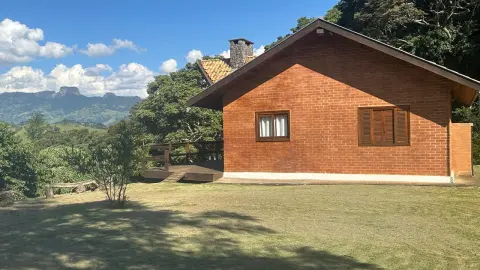 Chácara à Venda em Gonçalves – Vista privilegiada para a Pedra do Baú