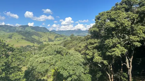 Chácara à Venda em Gonçalves – Vista privilegiada para a Pedra do Baú