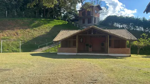 Chácara à Venda em Gonçalves – Vista privilegiada para a Pedra do Baú