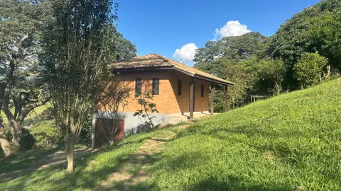 Chácara à Venda em Gonçalves – Vista privilegiada para a Pedra do Baú