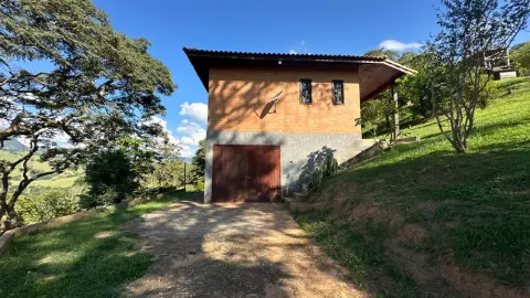 Chácara à Venda em Gonçalves – Vista privilegiada para a Pedra do Baú