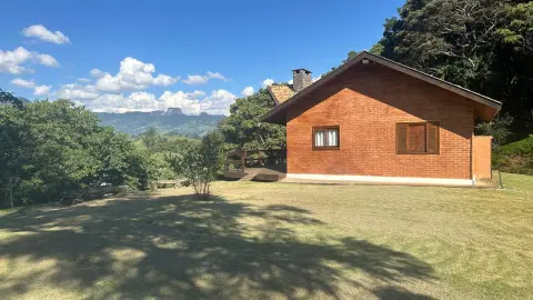 Chácara à Venda em Gonçalves – Vista privilegiada para a Pedra do Baú