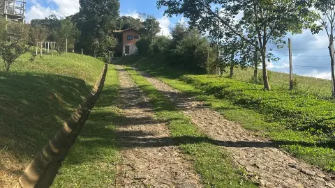 Chácara à Venda em Gonçalves – Vista privilegiada para a Pedra do Baú