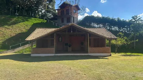 Chácara à Venda em Gonçalves – Vista privilegiada para a Pedra do Baú