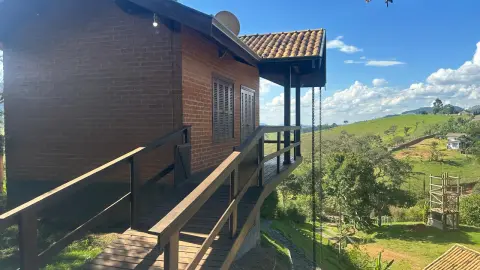 Chácara à Venda em Gonçalves – Vista privilegiada para a Pedra do Baú