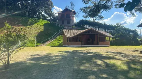 Chácara à Venda em Gonçalves – Vista privilegiada para a Pedra do Baú