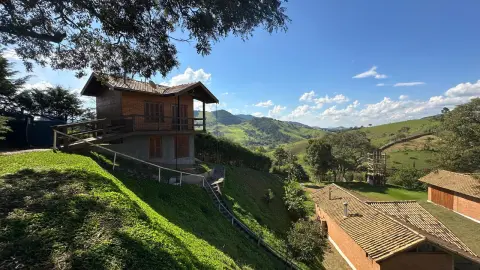 Chácara à Venda em Gonçalves – Vista privilegiada para a Pedra do Baú