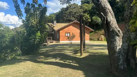 Chácara à Venda em Gonçalves – Vista privilegiada para a Pedra do Baú