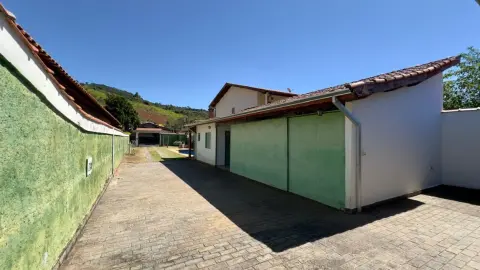 Casa à venda com piscina