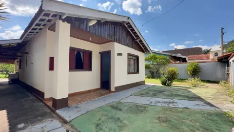 Casa à venda no Centro de São Bento do Sapucaí