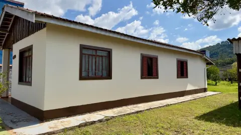 Casa à venda no Centro de São Bento do Sapucaí