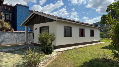 Casa à venda no Centro de São Bento do Sapucaí