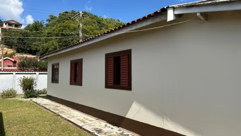 Casa à venda no Centro de São Bento do Sapucaí