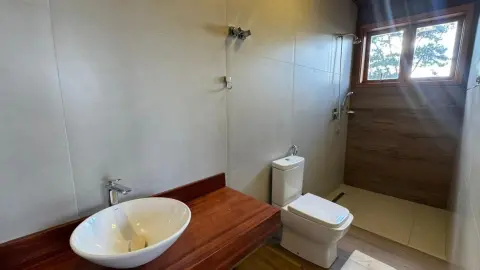 Residência Contemporânea com Vista Privilegiada no Alto do Capivari