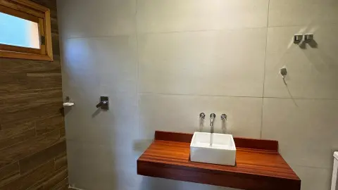 Residência Contemporânea com Vista Privilegiada no Alto do Capivari