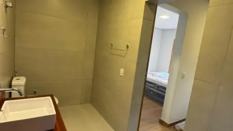 Residência Contemporânea com Vista Privilegiada no Alto do Capivari