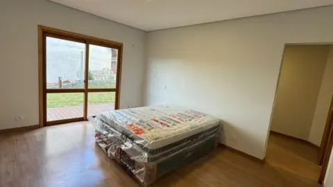 Residência Contemporânea com Vista Privilegiada no Alto do Capivari