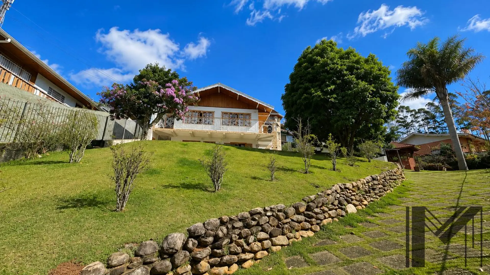 Elegância, conforto e versatilidade  em uma charmosa residência em Campos do Jordão