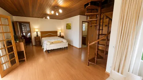 Elegância, conforto e versatilidade  em uma charmosa residência em Campos do Jordão