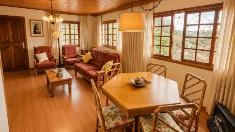 Elegância, conforto e versatilidade  em uma charmosa residência em Campos do Jordão