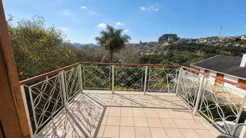 Elegância, conforto e versatilidade  em uma charmosa residência em Campos do Jordão
