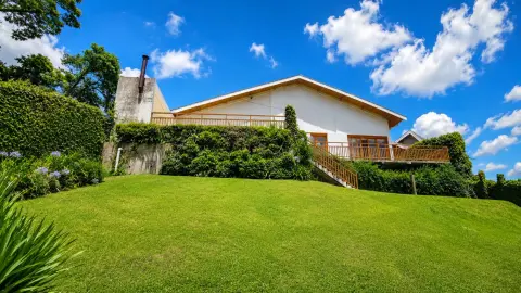 Elegância, Conforto e Localização Privilegiada em Campos do Jordão