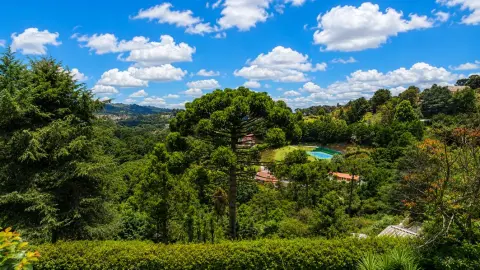 Elegância, Conforto e Localização Privilegiada em Campos do Jordão